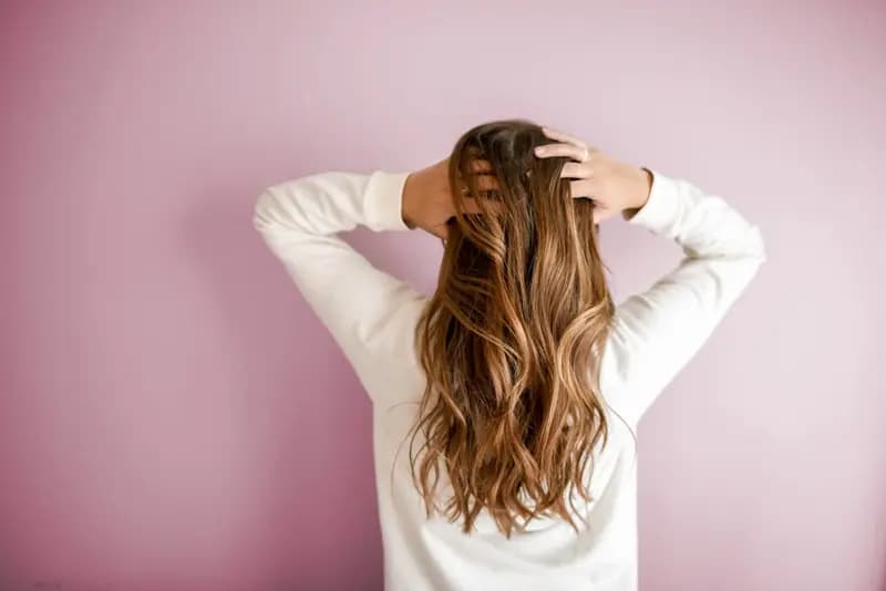 Cách Phục Hồi Tóc Hư Tổn Nặng Do Uốn Nhuộm Tại Nhà Hiệu Quả